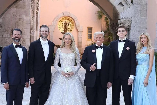 Có gì đặc biệt trong đám cưới con gái tỷ phú Donald Trump với chú rể tỷ phú Nigieria: Nhẫn cưới kim cương triệu đô, sự xuất hiện của em trai cùng cha khác mẹ gây chú ý - Ảnh 2.