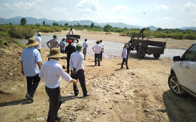 Đoàn công tác Bộ Nông nghiệp và Phát triển nông thôn đi khảo sát hồ thủy lợi Ia Thul. Ảnh: Báo Chính phủ