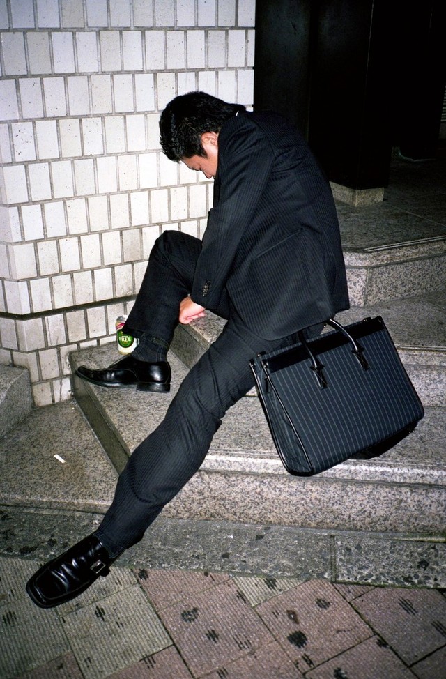 Làm việc 60 giờ một tuần thì như thế nào? Bộ ảnh chứng minh sự kiệt sức của dân văn phòng Nhật Bản - Ảnh 9.