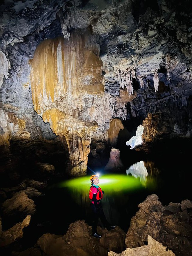 Discover the magnificent and unspoiled beauty of the "cave kingdom" of Quang Binh - Photo 38.
