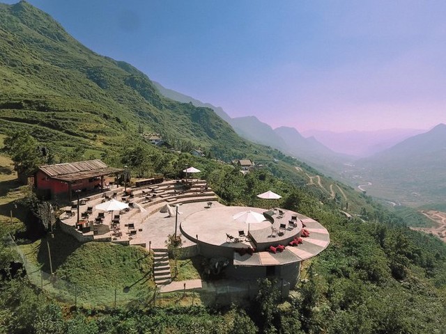 Sapa has 4 cafes covering the whole valley for you to sip water while enjoying the majestic nature - Photo 1.