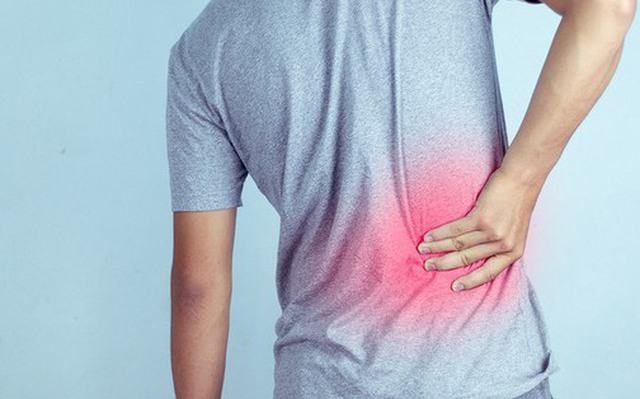 Người đàn ông có khối u hiếm gặp trên cả 2 thận: Cảnh giác triệu chứng đau hông lưng