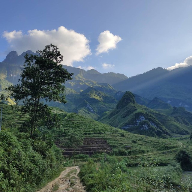 Hà Giang đang vào mùa đẹp nhất, ghé ngay những ngôi làng cổ đẹp và yên bình - Ảnh 2.