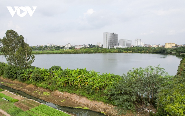 Điểm danh loạt hồ nước ở Hà Nội đứng trước nguy cơ bị san lấp để làm nhà, làm đường - Ảnh 3.