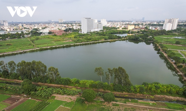 Điểm danh loạt hồ nước ở Hà Nội đứng trước nguy cơ bị san lấp để làm nhà, làm đường - Ảnh 2.