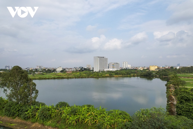 Điểm danh loạt hồ nước ở Hà Nội đứng trước nguy cơ bị san lấp để làm nhà, làm đường - Ảnh 1.