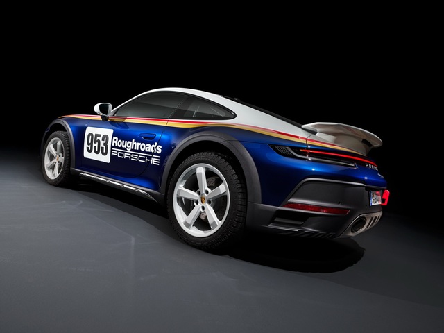 Porsche 911 Dakar ra mắt: Xe sang của nhà giàu thích nghịch cát - Ảnh 4.