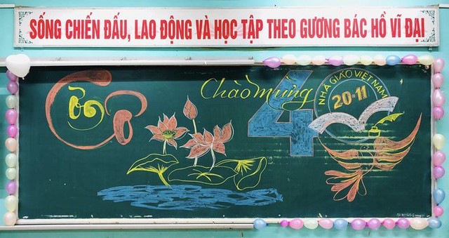 Không khí ngày Nhà giáo Việt Nam 20/11 trên cả nước: Toàn tiết mục đầu tư công phu, thầy cô trổ tài lẻ gây bất ngờ - Ảnh 48.