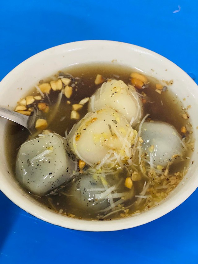 "Refreshing" Hai Phong food tour with special dishes only sold in winter and a food market that few people notice - Photo 3.