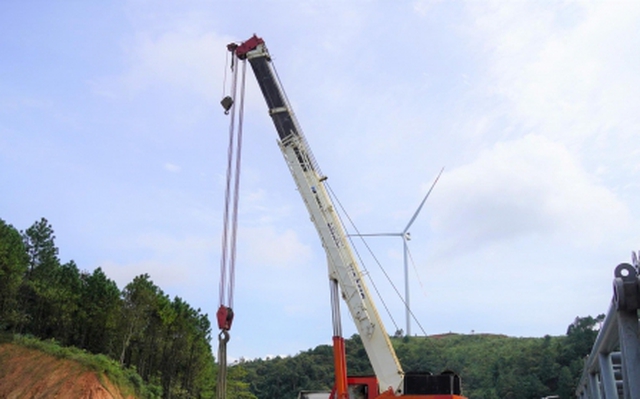 Quá trình triển khai một dự án điện gió tại Quảng Trị. Ảnh: Tiến Nhất