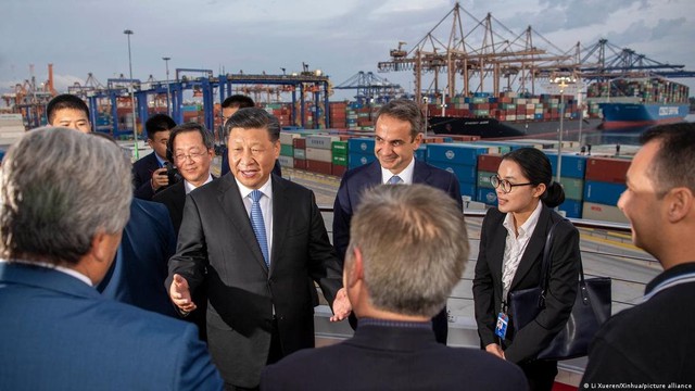 Tại cảng Piraeus lớn nhất của Hy Lạp, Trung Quốc là ông chủ - Ảnh 1.