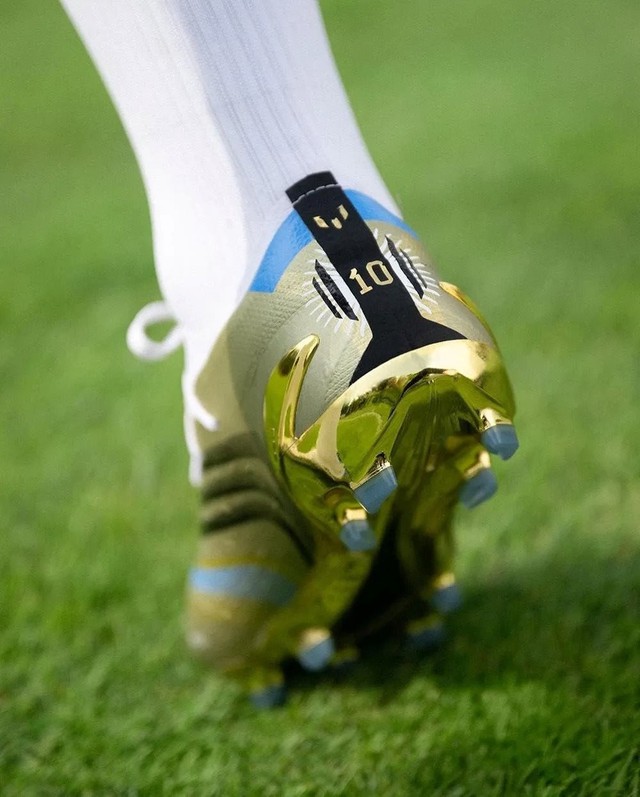 Vừa  bước vào kỳ World Cup cuối cùng, áo, giày của Messi đã được  đặt gạch đem đấu giá, ước tính thu nhiều triệu USD - Ảnh 3.