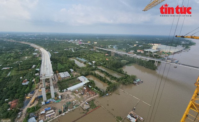 Cận cảnh tăng tốc thi công cầu Mỹ Thuận 2 trên cao tốc Bắc Nam 2017 - 2020 - Ảnh 8.