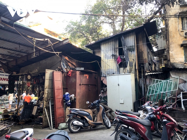 Nguy cơ cháy nổ cao tại các ki ốt cạnh khu tập thể Nguyễn Công Trứ, Hà Nội - Ảnh 5.