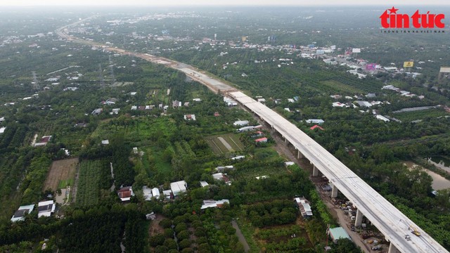 Cận cảnh tăng tốc thi công cầu Mỹ Thuận 2 trên cao tốc Bắc Nam 2017 - 2020 - Ảnh 3.