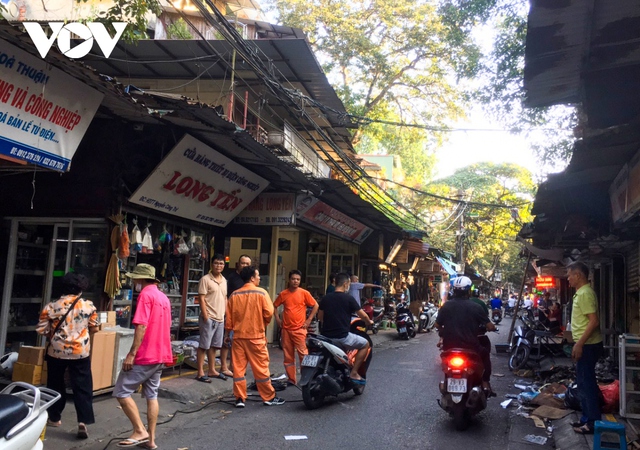 Nguy cơ cháy nổ cao tại các ki ốt cạnh khu tập thể Nguyễn Công Trứ, Hà Nội - Ảnh 15.