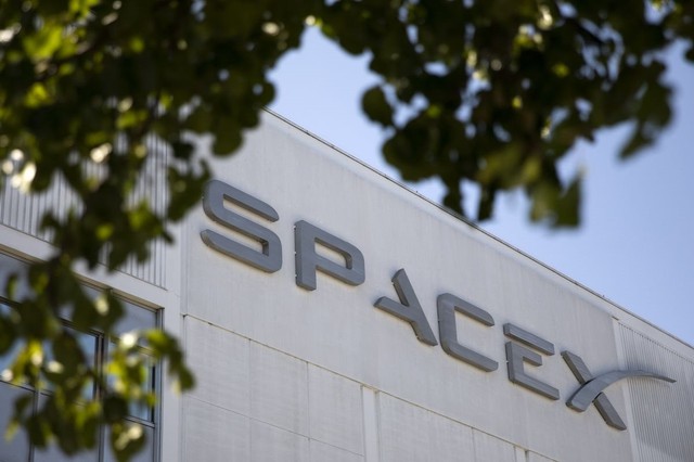 SpaceX sa thải trái phép nhân viên để trả đũa - Ảnh 1.