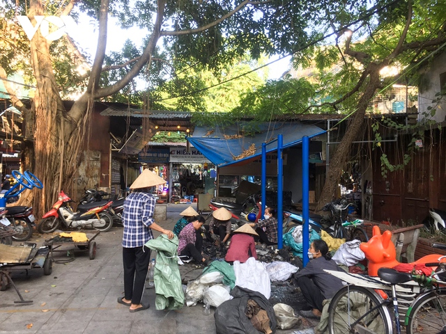 Nguy cơ cháy nổ cao tại các ki ốt cạnh khu tập thể Nguyễn Công Trứ, Hà Nội - Ảnh 13.