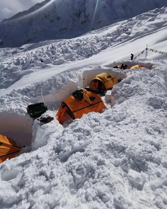  Cắm trại ngay giữa hố tuyết tại Nepal, trải nghiệm có 1-0-2 trong hành trình chinh phục đỉnh Everest - Ảnh 5.