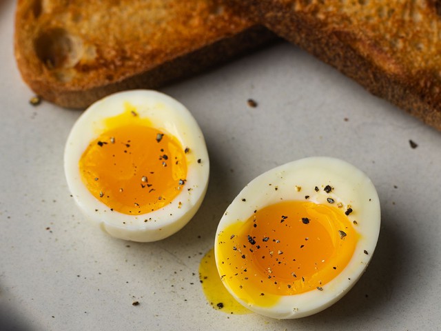 Ăn một quả trứng luộc vào buổi sáng, sau một thời gian cơ thể sẽ thay đổi thế nào? - Ảnh 1.