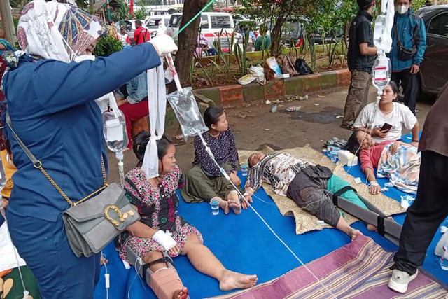 Động đất mạnh ở Indonesia, hơn 700 người thương vong - Ảnh 2.