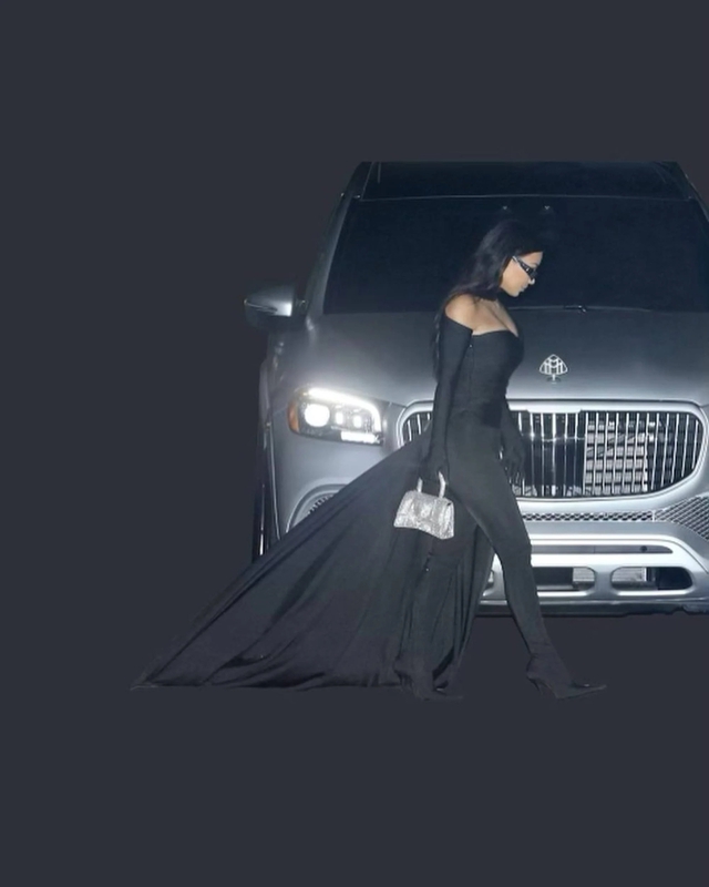 Owning a car collection worth 3.8 million USD, these are the most luxurious cars of TV billionaire Kim Kardashian: 5 Maybachs are just a small part - Photo 2.