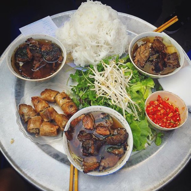 Present in every corner of Hanoi, but where is the "true love" bun cha restaurant?  - Photo 2.