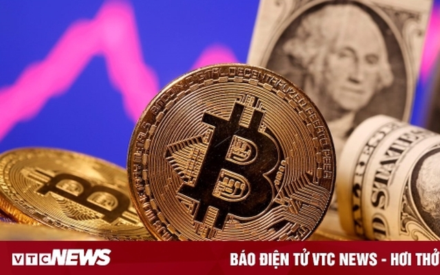 Giá Bitcoin tiếp tục lao dốc về sát 16.000 USD.
