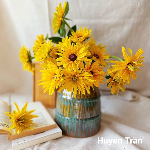 The sisters invited each other to show off the vase of wild sunflowers, simple but strangely beautiful - Photo 11.