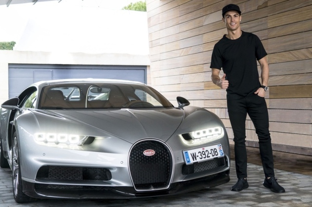Bộ sưu tập xe hơi 18 triệu USD của Cristiano Ronaldo - Ảnh 1.