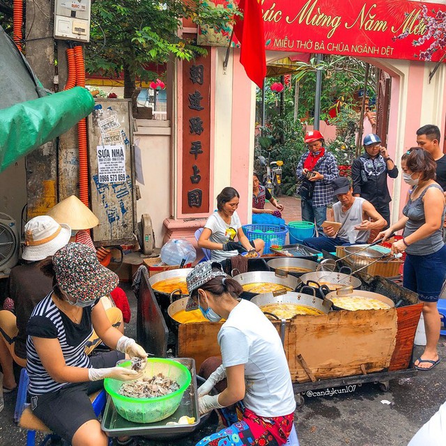 Old addresses in Hanoi sell one of the 30 best fried cakes in the world - Photo 11.