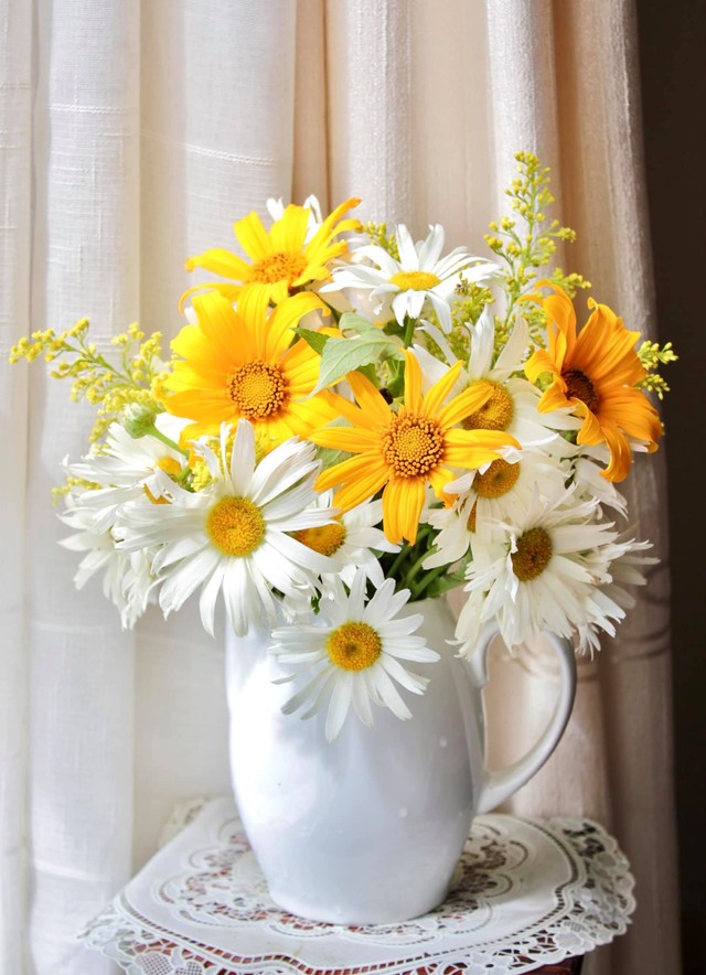 The sisters invited each other to show off the vase of wild sunflowers, simple but strangely beautiful - Photo 16.