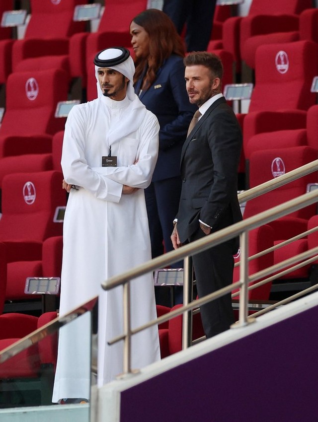  Anh em hoàng tử Qatar gây bão khán đài World Cup: Người anh khí chất đã kết hôn, tuổi của cậu em gây bất ngờ  - Ảnh 3.