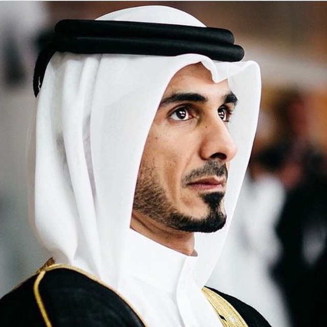  Anh em hoàng tử Qatar gây bão khán đài World Cup: Người anh khí chất đã kết hôn, tuổi của cậu em gây bất ngờ  - Ảnh 1.