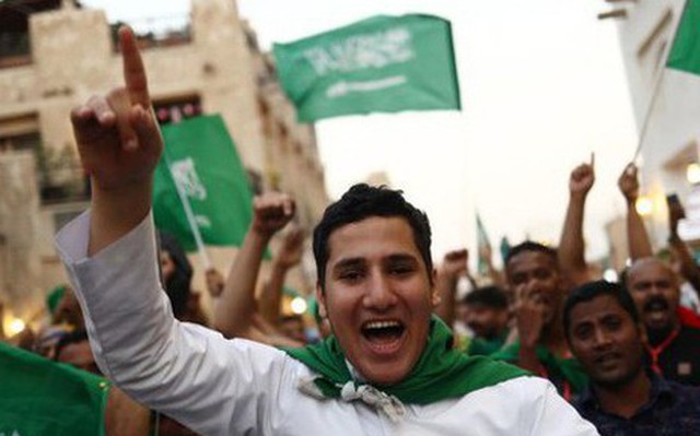 Người dân Saudi Arabia đổ ra đường ăn mừng chiến thắng trước Argentina