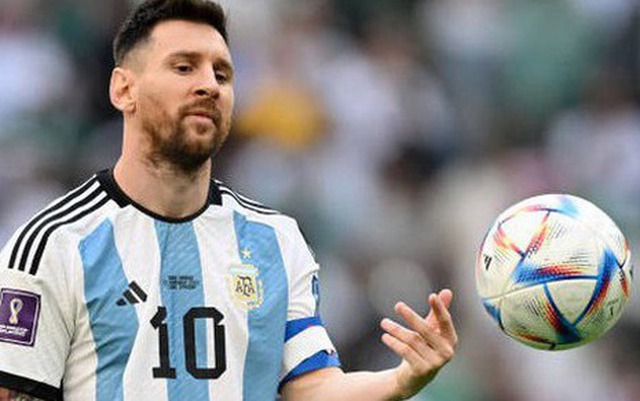 Cư dân mạng dậy sóng khi Messi ghi bàn nhưng Argentina vẫn thua trong trận ra quân