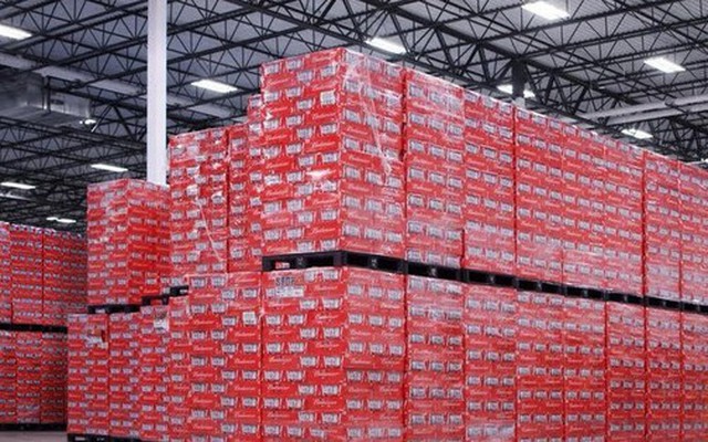 Tiết lộ số phận của ‘núi’ bia Budweiser xếp xó vì lệnh cấm của chủ nhà World Cup