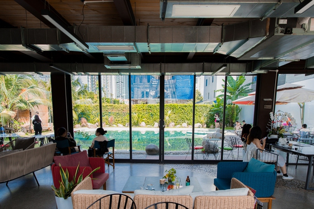 2 cafes with unique and strange spaces in District 2: There are even oases and luxury swimming pools like a resort - Photo 12.