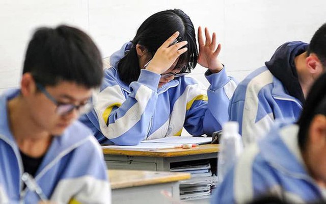 Công xưởng ôn thi đại học khắc nghiệt nhất Trung Quốc: Học 17 tiếng/ngày, con vi phạm cha mẹ cũng bị phạt - Ảnh 4.