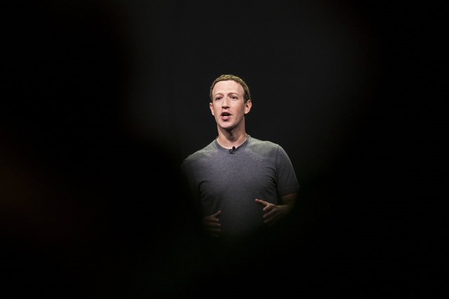 Mark Zuckerberg vừa cho mình lý do để bị sờ gáy - Ảnh 1.