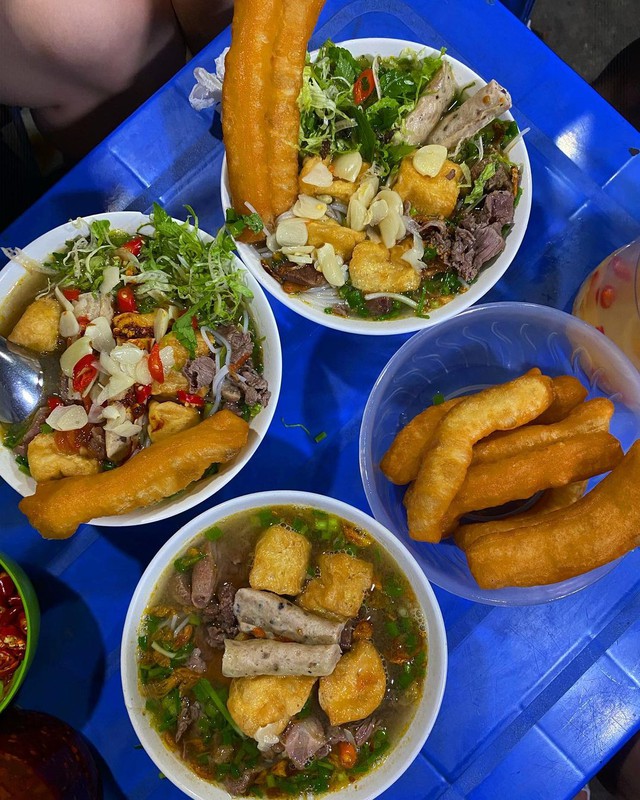 Discover the 2 most beautiful night markets of Hanoi, what to enjoy?  - Photo 7.