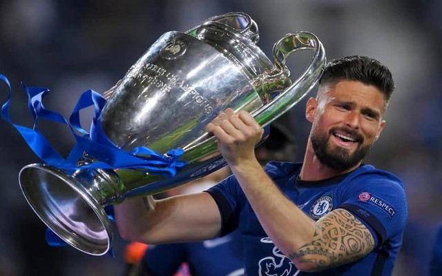 Tuổi 36 của “quý ông sân cỏ” Olivier Giroud: đẹp trai lịch lãm chẳng kém David Bechkham, sở hữu những danh hiệu danh giá nhất đời cầu thủ, chỉ còn cách kỉ lục đúng 1 bàn thắng  - Ảnh 3.