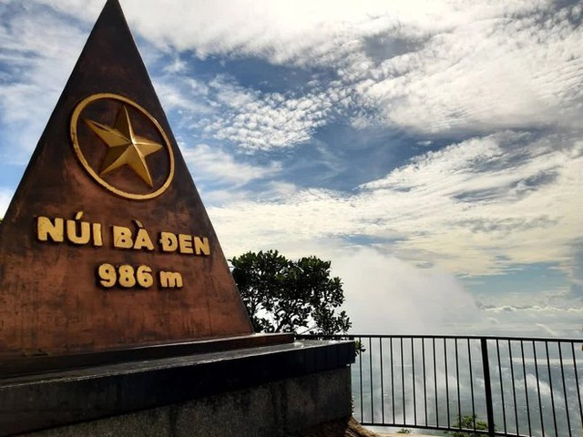 Why is Ba Den Mountain - the place with the highest bronze Buddha statue in Vietnam, called the First Thien Son?  - Photo 8.