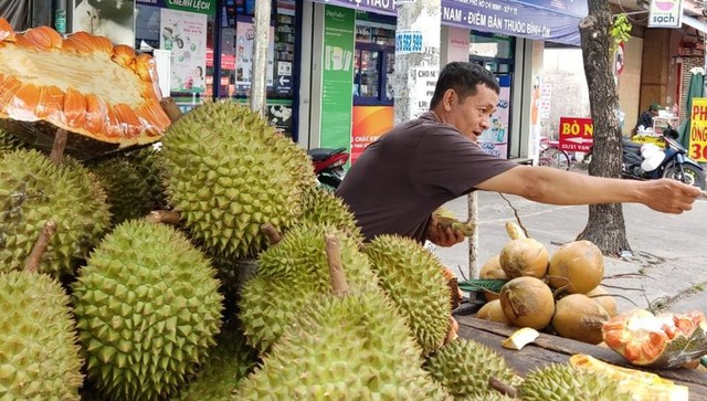 Mít ruột đỏ giá vài trăm ngàn 1 kg vẫn cháy hàng - Ảnh 2.