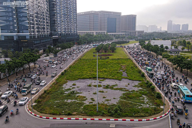 Hà Nội: Giao thông hỗn loạn ngày đầu phân làn nút giao Mễ Trì - Ảnh 12.