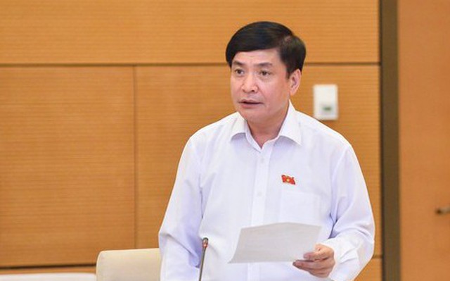 Tổng Thư ký Quốc hội Bùi Văn Cường báo cáo tại phiên họp