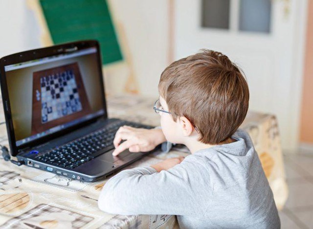 Cha mẹ có EQ cao dạy trẻ 3 kỹ năng để tiếp xúc với công nghệ một cách thông minh - Ảnh 4.