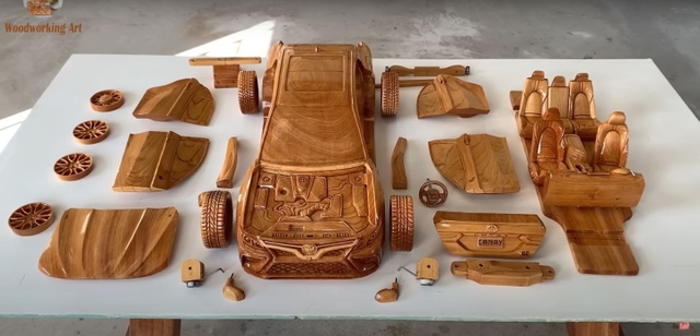 Close-up of extremely sophisticated wooden Toyota Camry by Vietnamese carpenters - Photo 6.