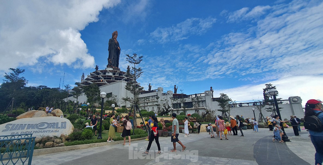 Tourists flock to Ba Den Mountain after the mysterious 