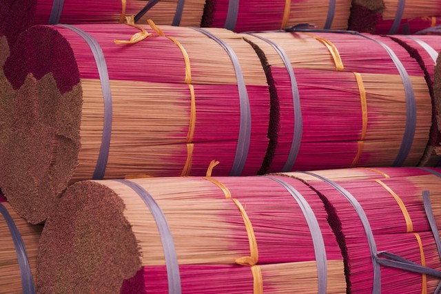 Young people in Hanoi invite each other to take pictures in a 100-year-old incense village, as beautiful as Hue - Photo 7.